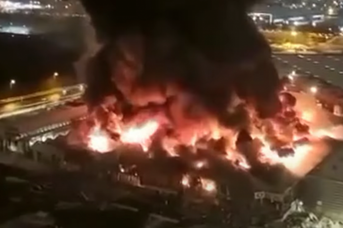 В качестве основной версии пожара в ТЦ Мега Химки рассматривают поджог