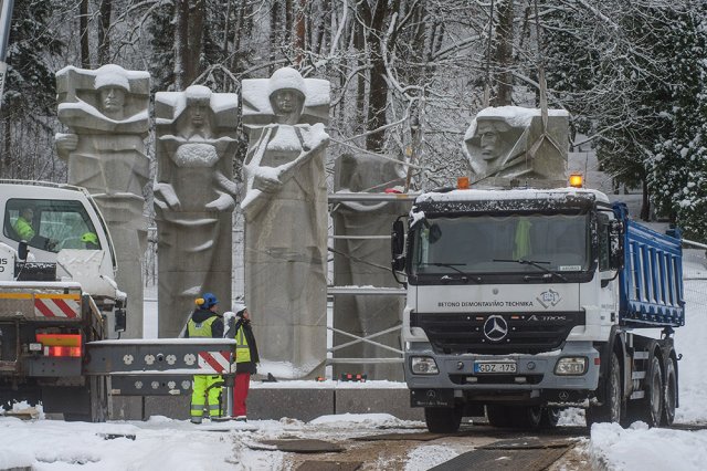 В Вильнюсе демонтировали мемориал советским войнам