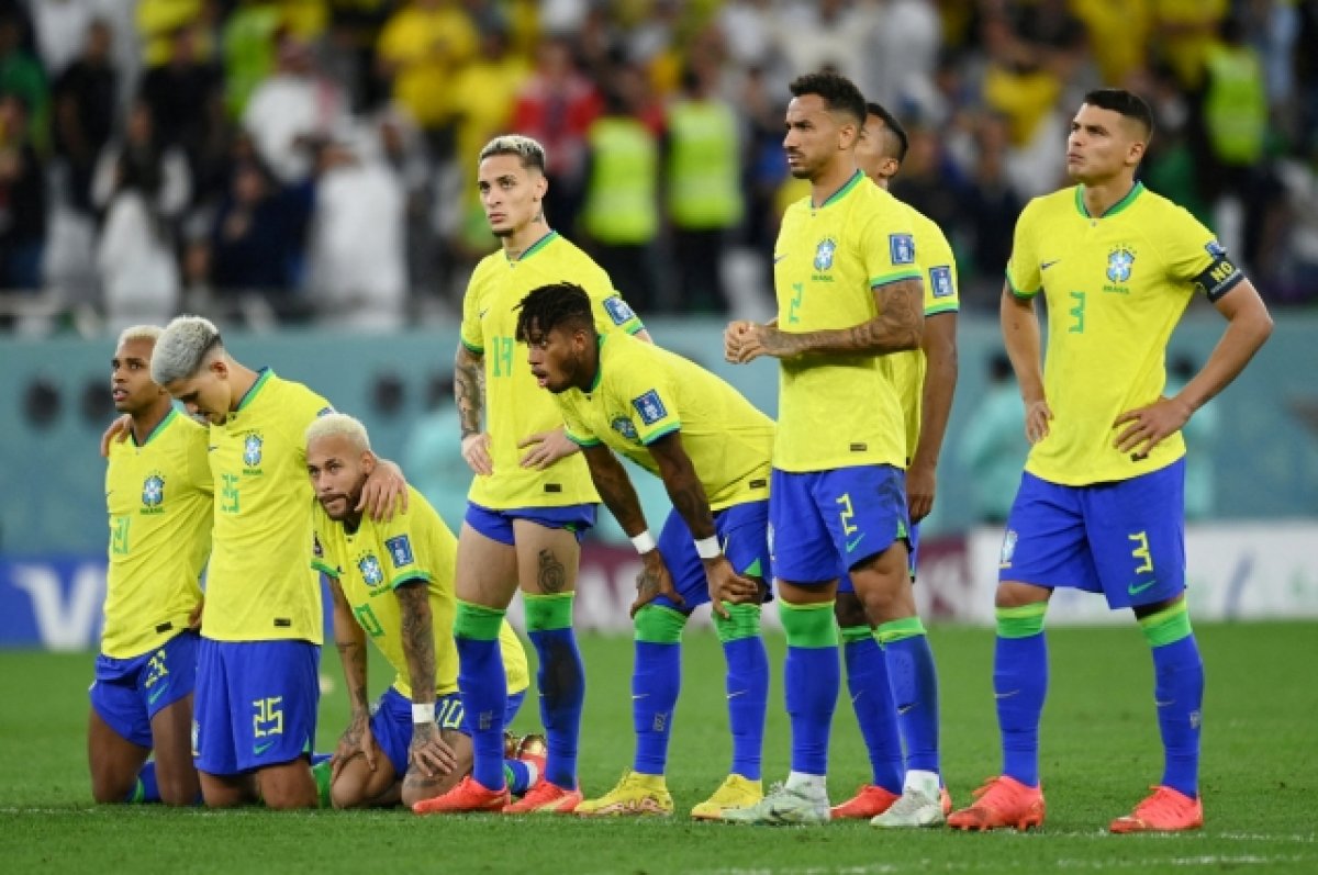 Тренер сборной Бразилии по футболу покидает свой пост после поражения на ЧМ