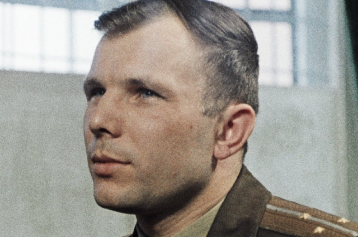 Почему Гагарин уехал из дома? Рассекречено личное дело первого космонавта