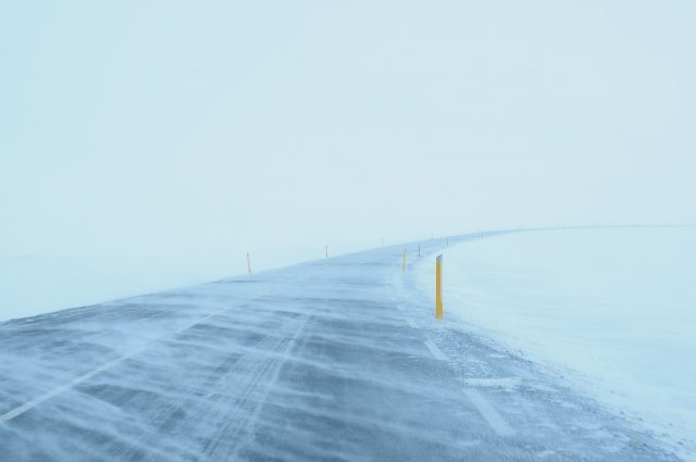 Оренбуржцы попали в снежный плен на трассе