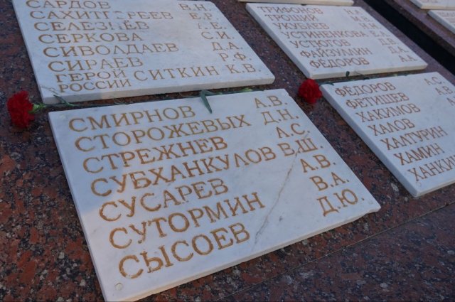 В Оренбурге возложили цветы к памятнику воинам-интернационалистам