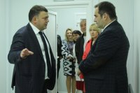 Левон Исаян с министром здравоохранения Юрием Кобзевым на открытии амбулатории.
