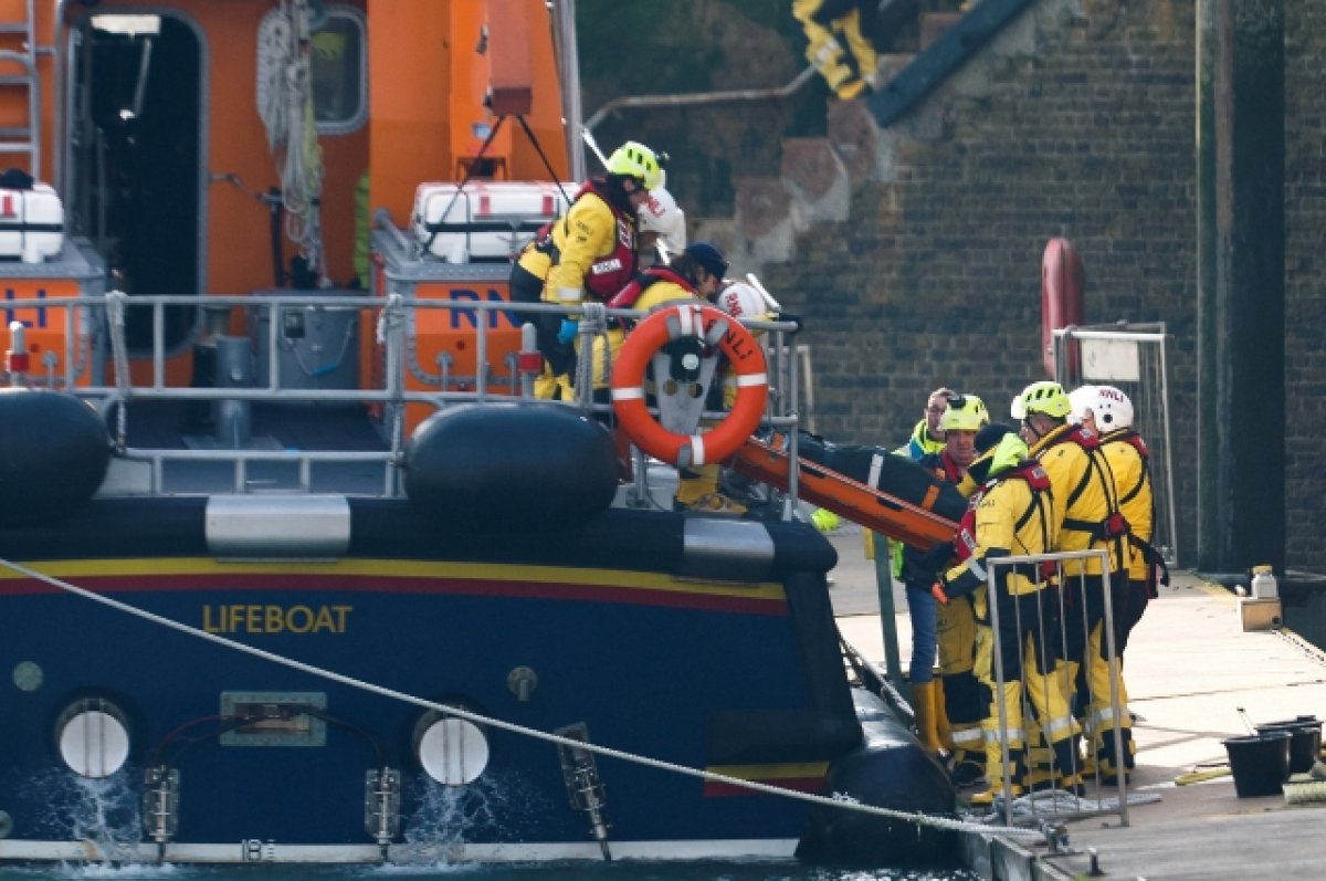 У берегов Великобритании затонула лодка, перевозившая мигрантов