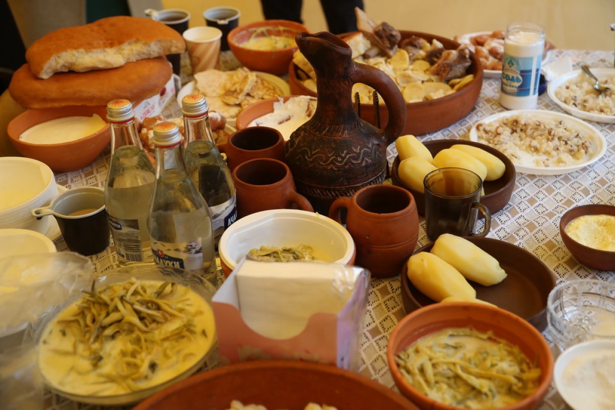 Еда чеченцев. Национальная еда ингушей. Национальная кухня Ингушетии. Республика Ингушетия национальные блюда. Фестиваль праздник ингушской кухни.