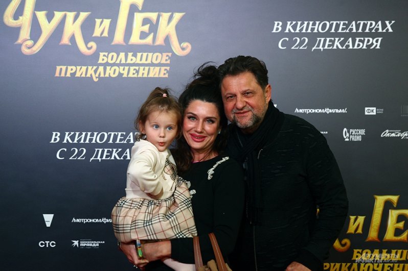 Актер Александр Самойленко с женой Натальей Громовой и дочкой Евой