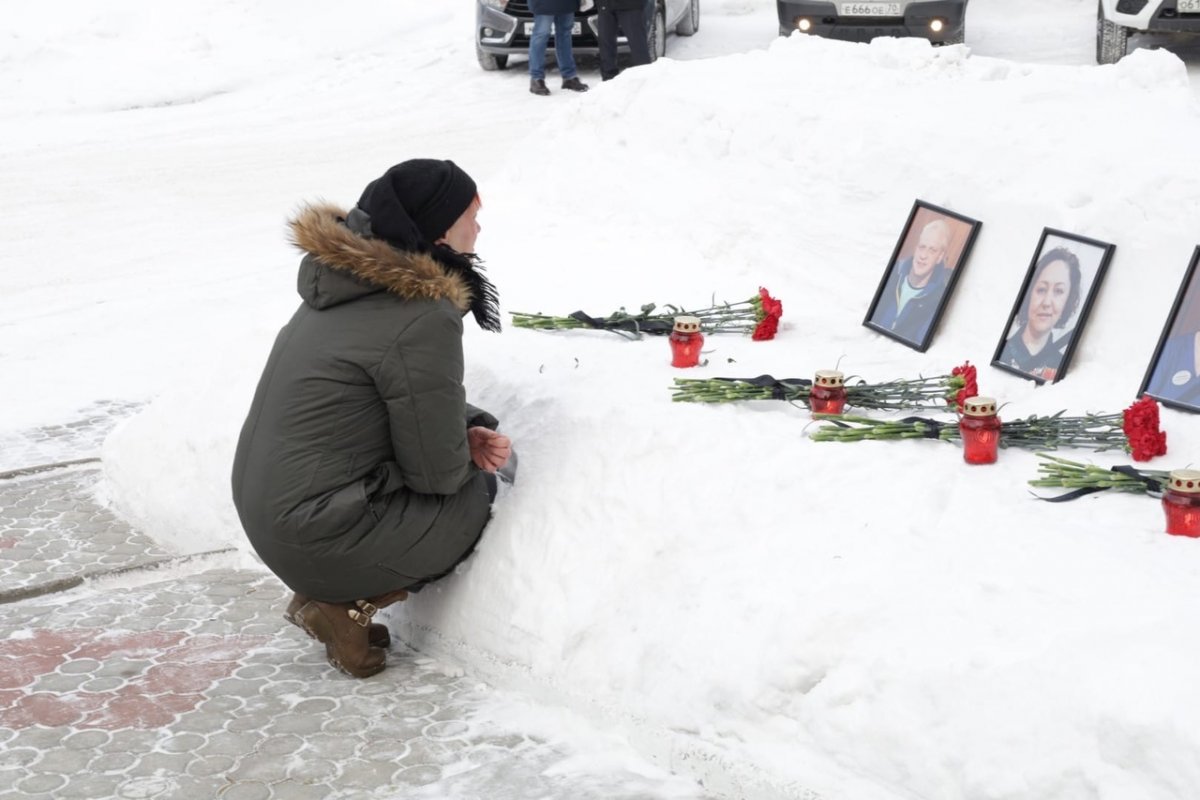 Вдова в январе. Похороны погибших в Томске. Прощание с погибшими в Томске.