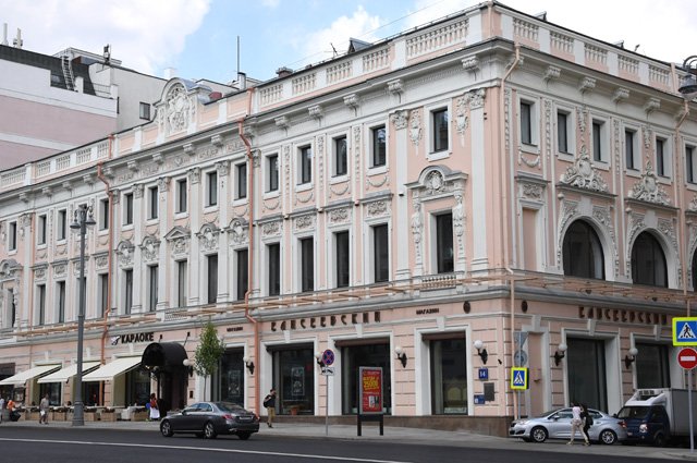 Здание магазина «Елисеевский» на Тверской улице в Москве.