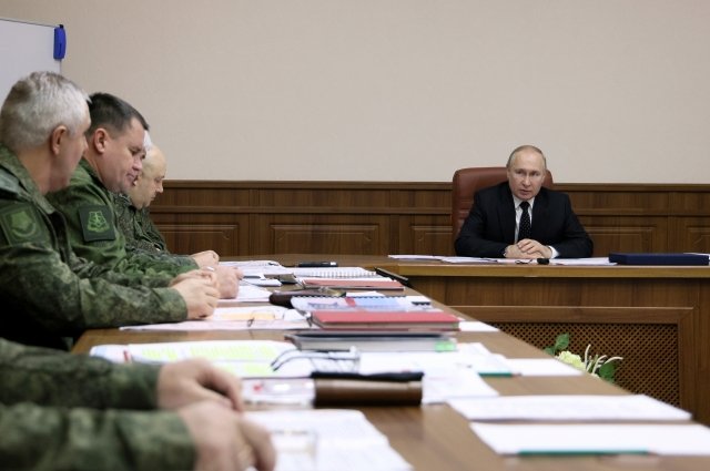 Владимир Путин во время посещения объединённого штаба родов войск, задействованных в СВО.