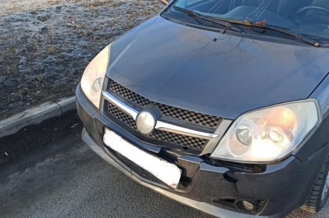 В Оренбурге 17-летнего пешехода на переходе сбил мужчина на Geely.