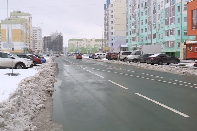 По мнение парламентария, финансирование на реконструкцию дорог в городе недостаточное
