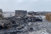 Сгоревший дом в селе Лапшиха.