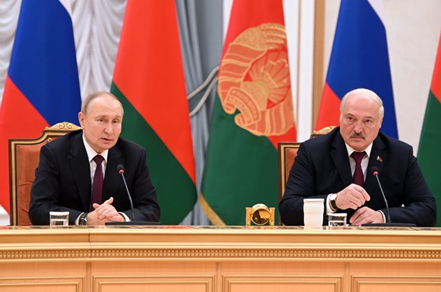 Президент РФ Владимир Путин и президент Белоруссии Александр Лукашенко во время встречи в Минске, 19 декабря 2022 г. 