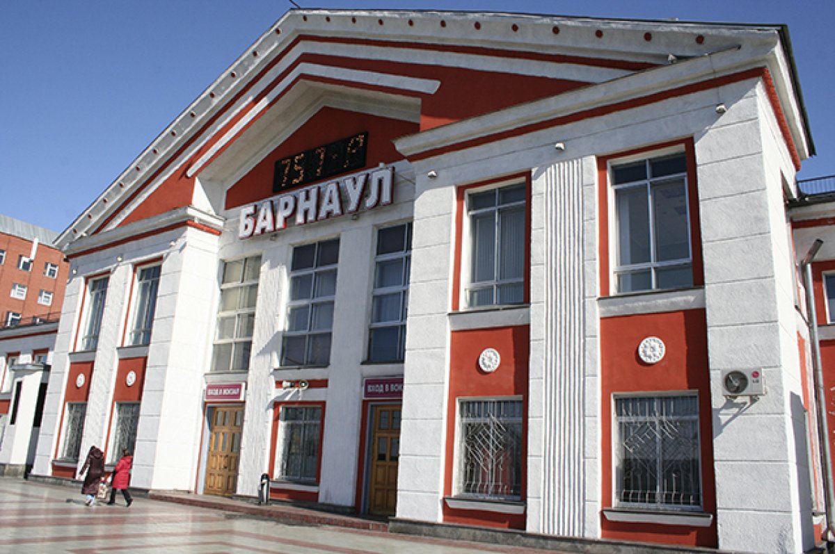 Жд барнаул сайт. Вокзал Барнаул 2022. ЖД вокзал Барнаул 1940. ЖД вокзал вокзал Барнаул. Барнаул вокзал Железнодорожный 2022 год.