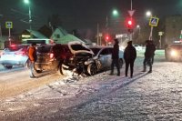 В Оренбурге в столкновении «КАМАЗа» с легковыми авто погибла женщина-пешеход.