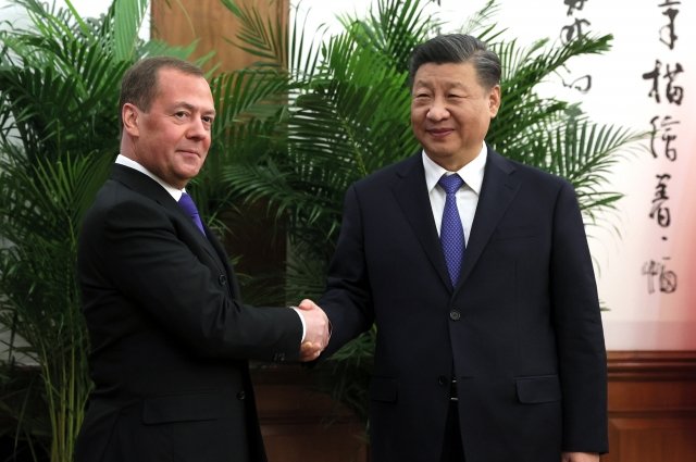 Дмитрий Медведев и Си Цзиньпин во время встречи в Пекине. 21 декабря 2022 г.