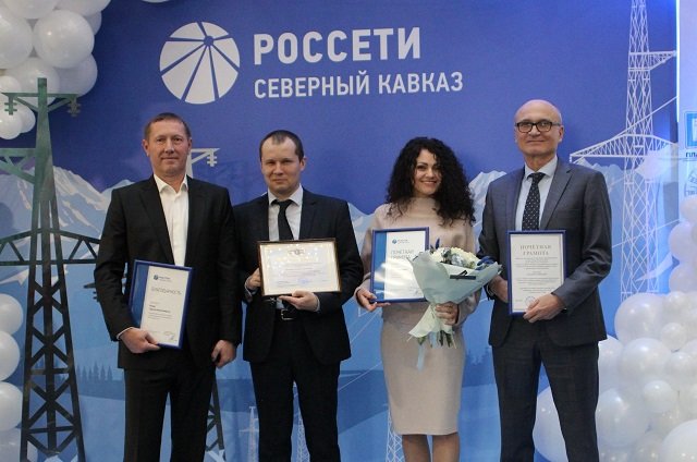 Компания не изменила доброй традиции награждать своих работников в профессиональный праздник.