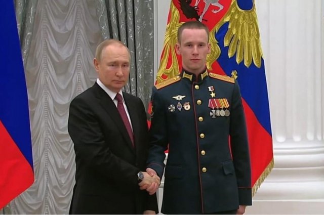 Путин присвоил звание Героя России офицеру из Тоцкого гарнизона Степану Белову.