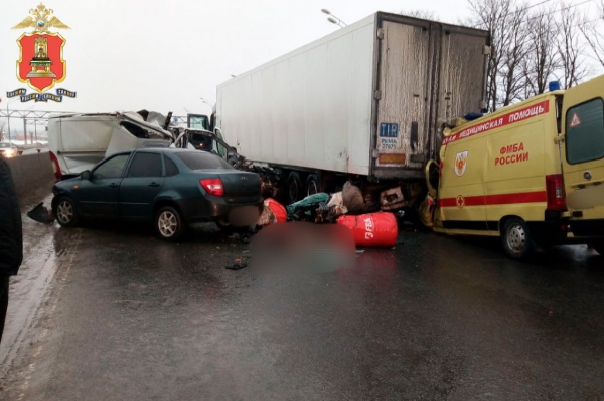 Число погибших в ДТП на М-10 под Тверью выросло до двух человек | АиФ Тверь