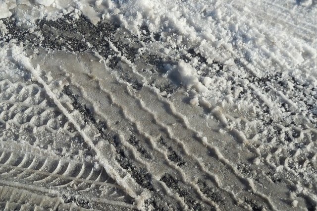 24 декабря в Оренбуржье сохранится порывистый ветер и снег.