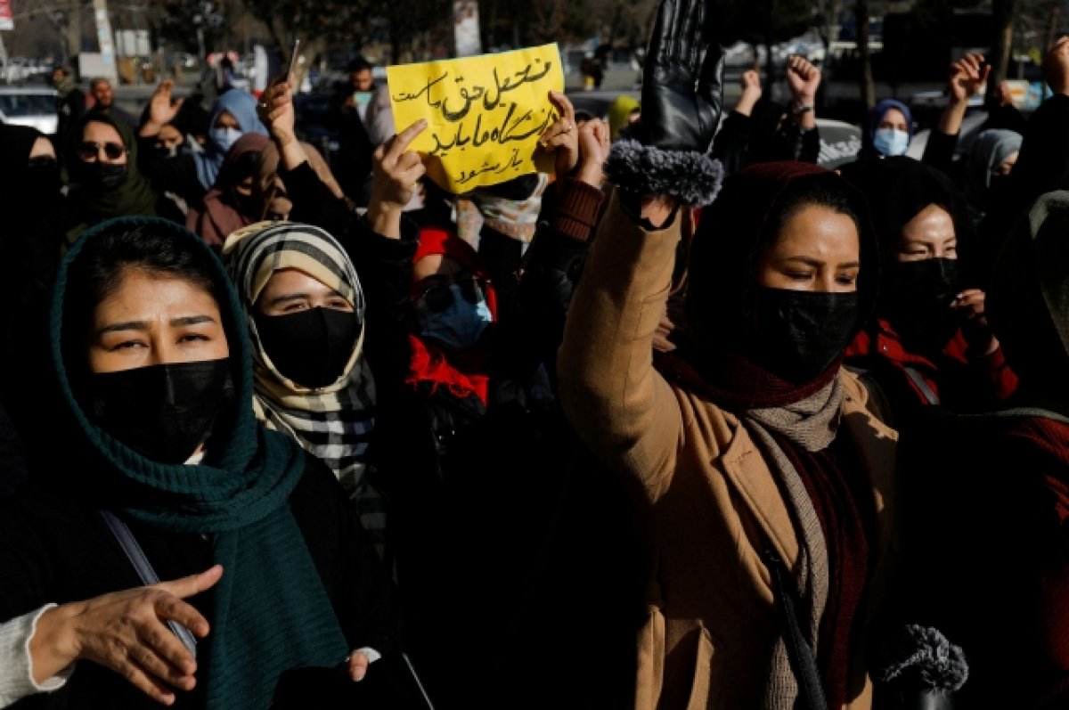 Талибы поручили всем НПО в Афганистане отстранить женщин от работы