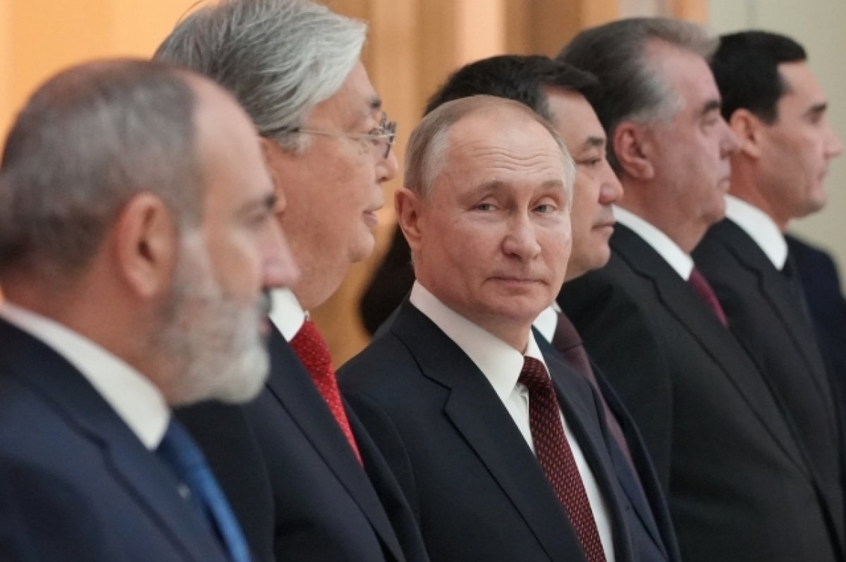 Путин назвал русский язык объединяющей силой, скрепляющей страны СНГ