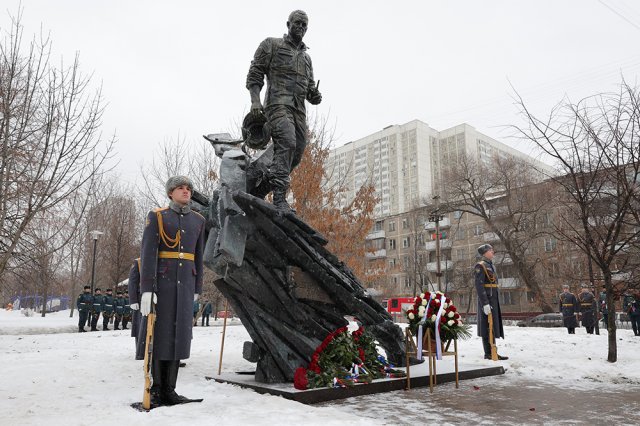 В Москве открыли памятник Евгению Зиничеву