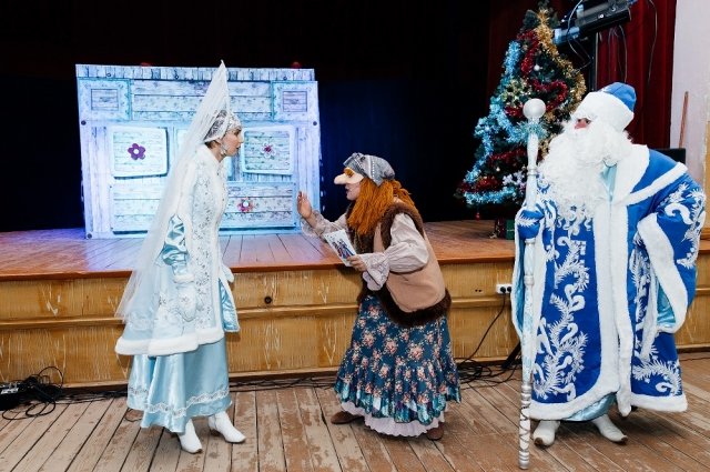 «Газпромнефть-Оренбург» подарил сельским детям новогодний праздник.