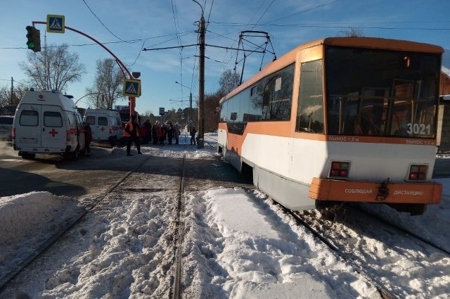 ДТП в Барнауле с участием трамвая и маршрутки