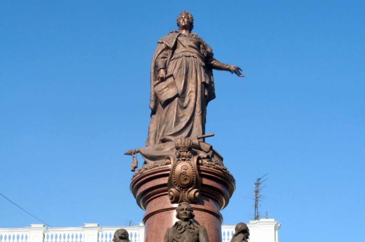 В Одессе приступили к сносу памятника Екатерине II