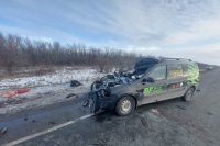 В Новосергиевском районе «Ларгус» загорелся после столкновения с грузовиком Mercedes.