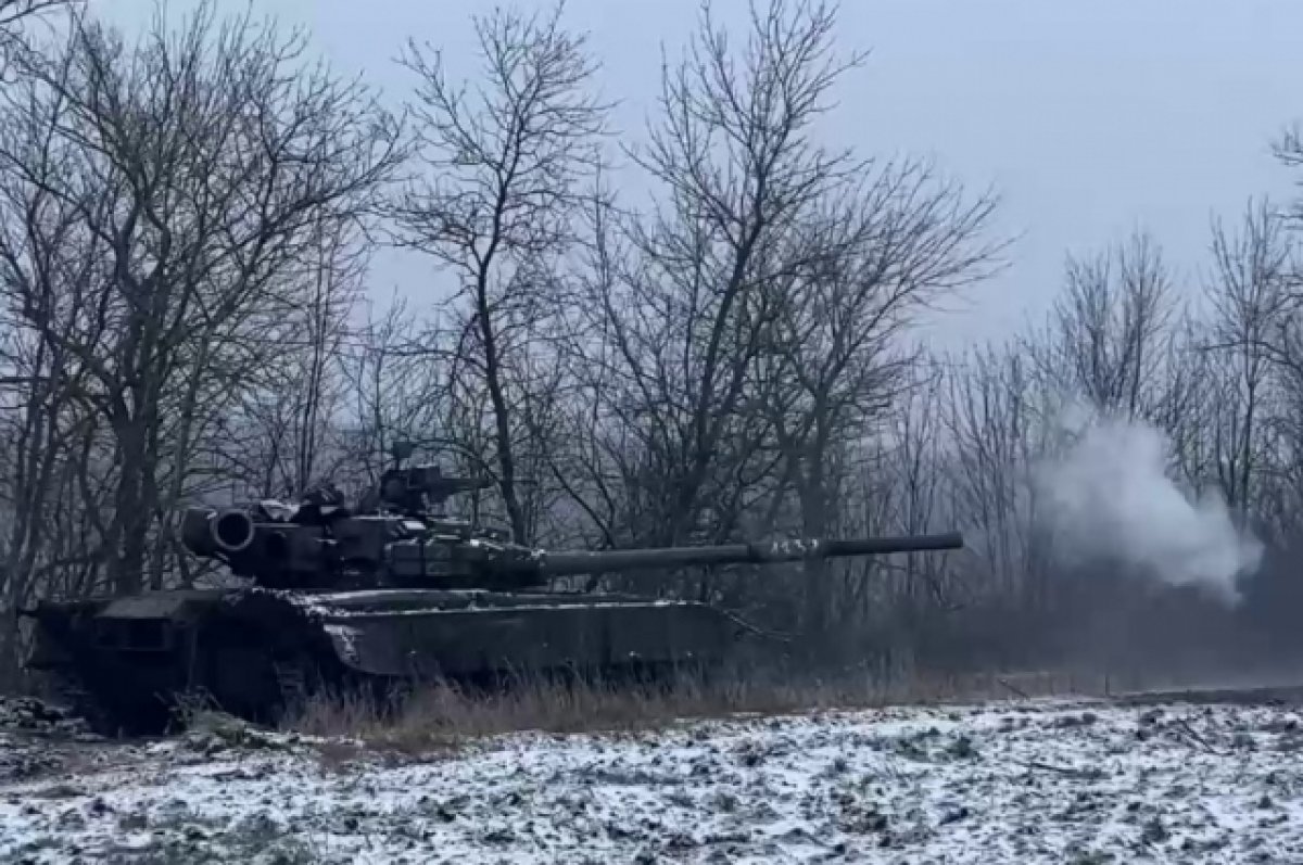 МО показало кадры боевой работы экипажей танков Т-80