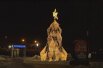 Такую алюминиевую елку установили в Челябинске. Местные жители посчитали ее слишком креативной и раскритиковали. Мэрия пошла навстречу и елку убрали.