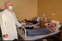 Губернатор Красноярского края Александр Усс посетил гарнизонный военный госпиталь и пообщался с участниками СВО.