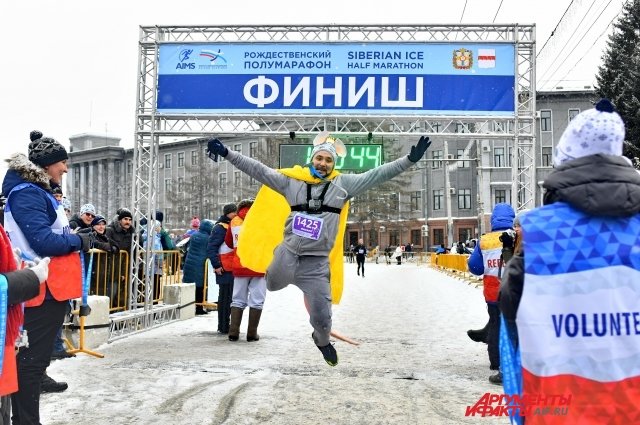 В программе Рождественского полумарафона 2023 г. три дистанции, две из которых соревновательные. 