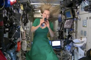 На Первом канале покажут снятое в космосе музыкальное выступление Пересильд