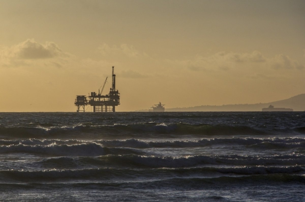 При взлете с нефтяной платформы в Мексиканском заливе разбился вертолет