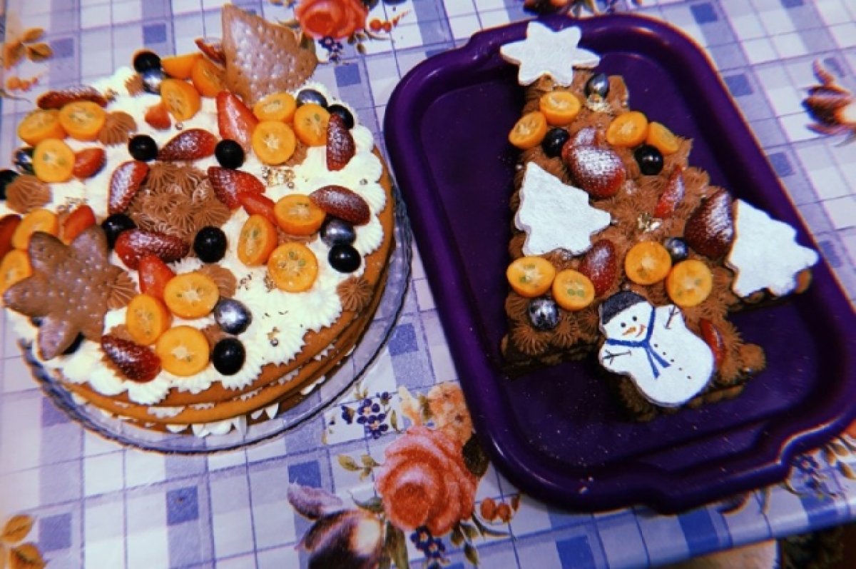 Украшение торта конфетами (63 фото)