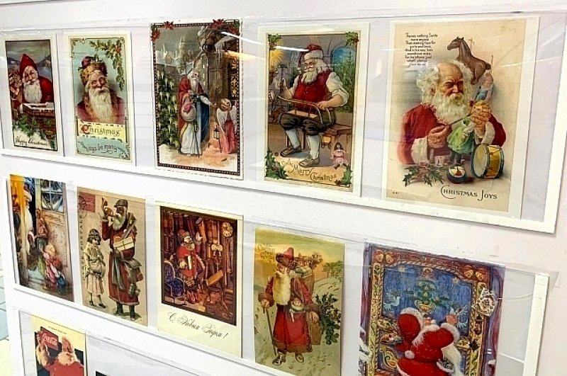 На выставке новогодних открыток в Ростовском почтамте.