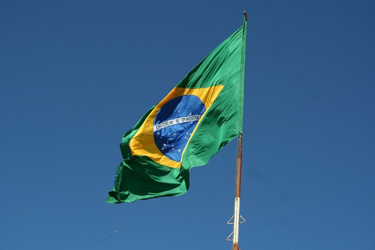 В связи со смертью Пеле посольство Бразилии в Москве приспустило флаг
