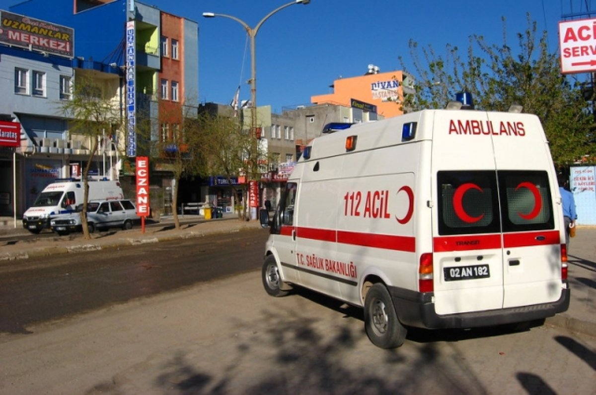 В турецком Измире при падении башенного крана погибли пять человек