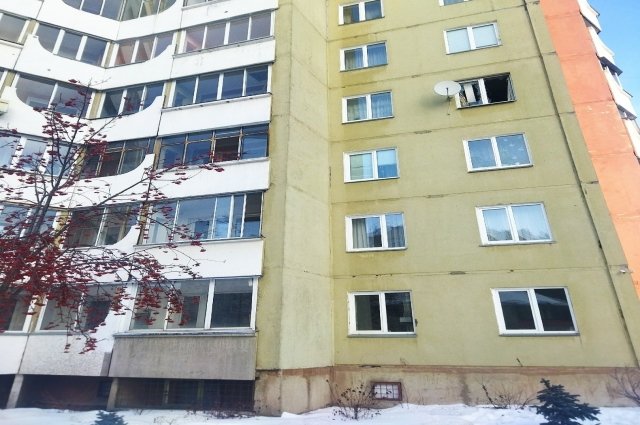 В квартире взрывом выбило окна.