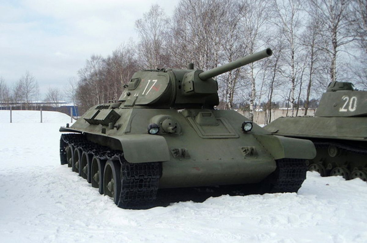 В Днепропетровске демонтировали памятник-танк Т-34