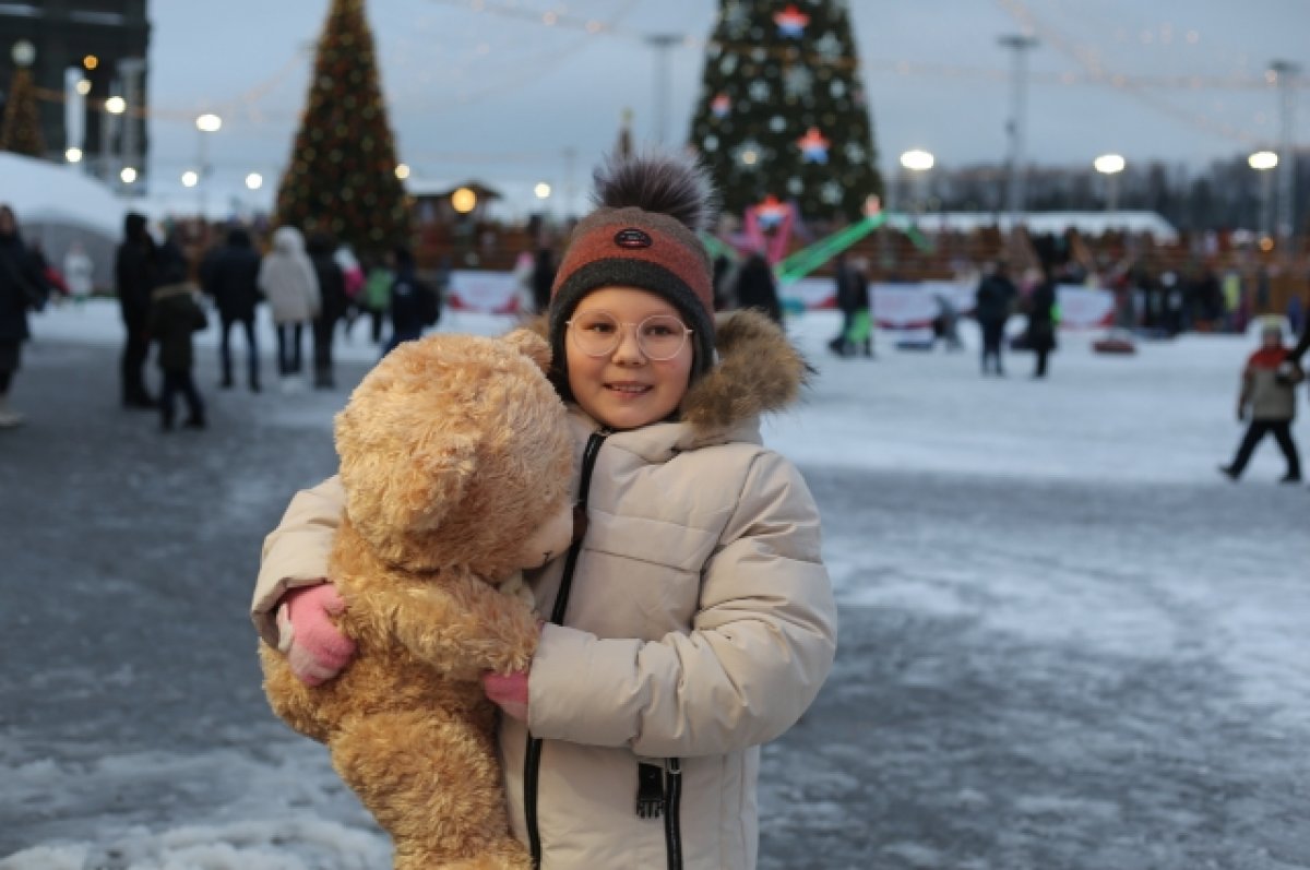 Замминистра обороны Иванов исполнил новогоднюю мечту девочки из Бурятии