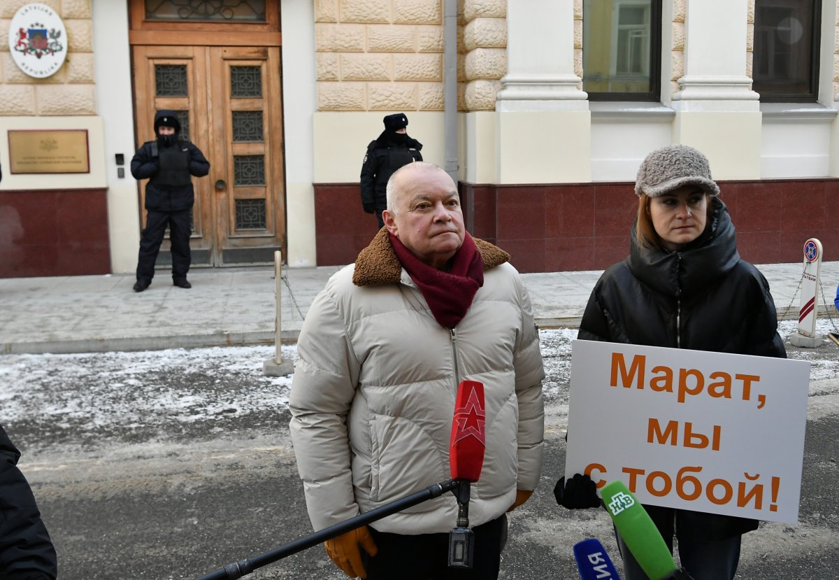 У посольства Латвии в Москве прошла акция в поддержку Марата Касема