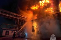 50 пожарных до 6 утра тушили горящую зерносушилку в Сорочинском ГО.