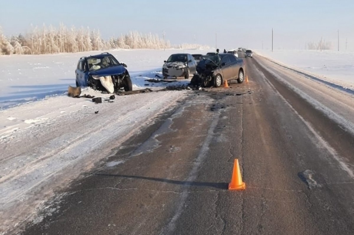 Опубликованы фото с места гибели женщины в Land Cruiser на воронежской трассе на закате солнца