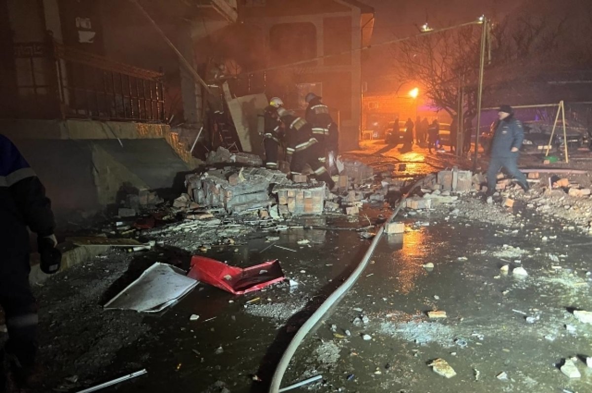 МЧС: три стены первого этажа в доме разрушены после взрыва газа в Хасавюрте
