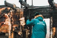 За первую неделю 2023 года в Омской области в пожарах погибло пять человек, на дорогах - девять. 