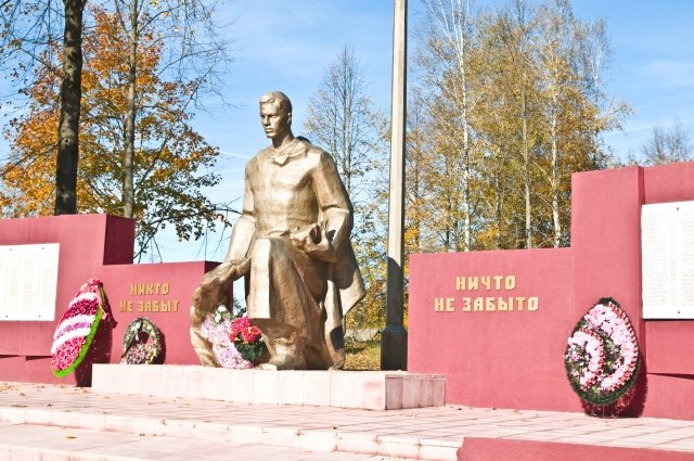 Мемориал героям-минёрам, которые вшестером два часа удерживали высоту против тысячной армии фашистов.